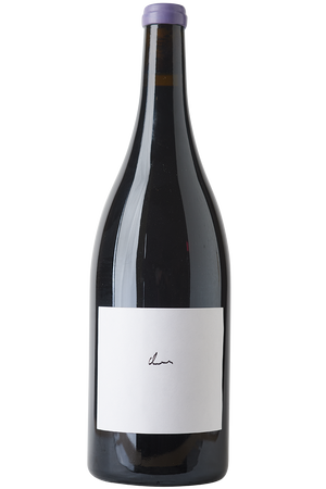 Eine Magnum Burgunderflasche, die Rotwein enthält, mit einem grauen Wachskapsel
