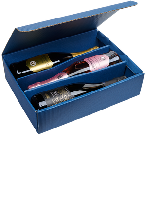 Eine versandfertige blaue Präsentbox mit drei Flaschen Schaumwein aus Elbling, Glera und Spätburgunder.