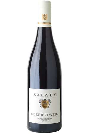 Eine Flasche deutscher Rotwein in einer Burgunder Flasche mit weisser Kapsel.