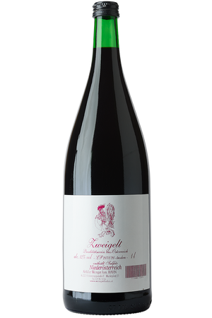 Eine Flasche österreichischer Rotwein in einer Literflasche ohne Kapsel mit Schraubverschluss.