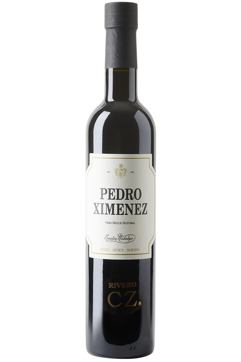 Eine Flasche Pedro Ximenez Sherry in einer Halbflasche mit einer schwarzen Kapsel.