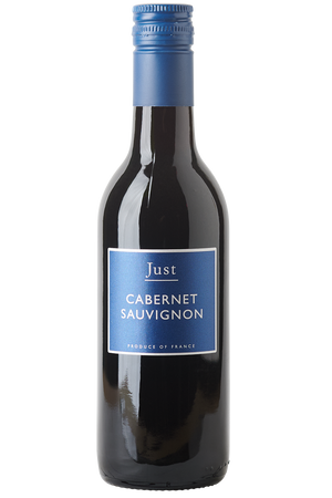 Eine Flasche Rotwein in einer kleinen Bordeaux-Flasche mit einem blauen Schraubverschluss.