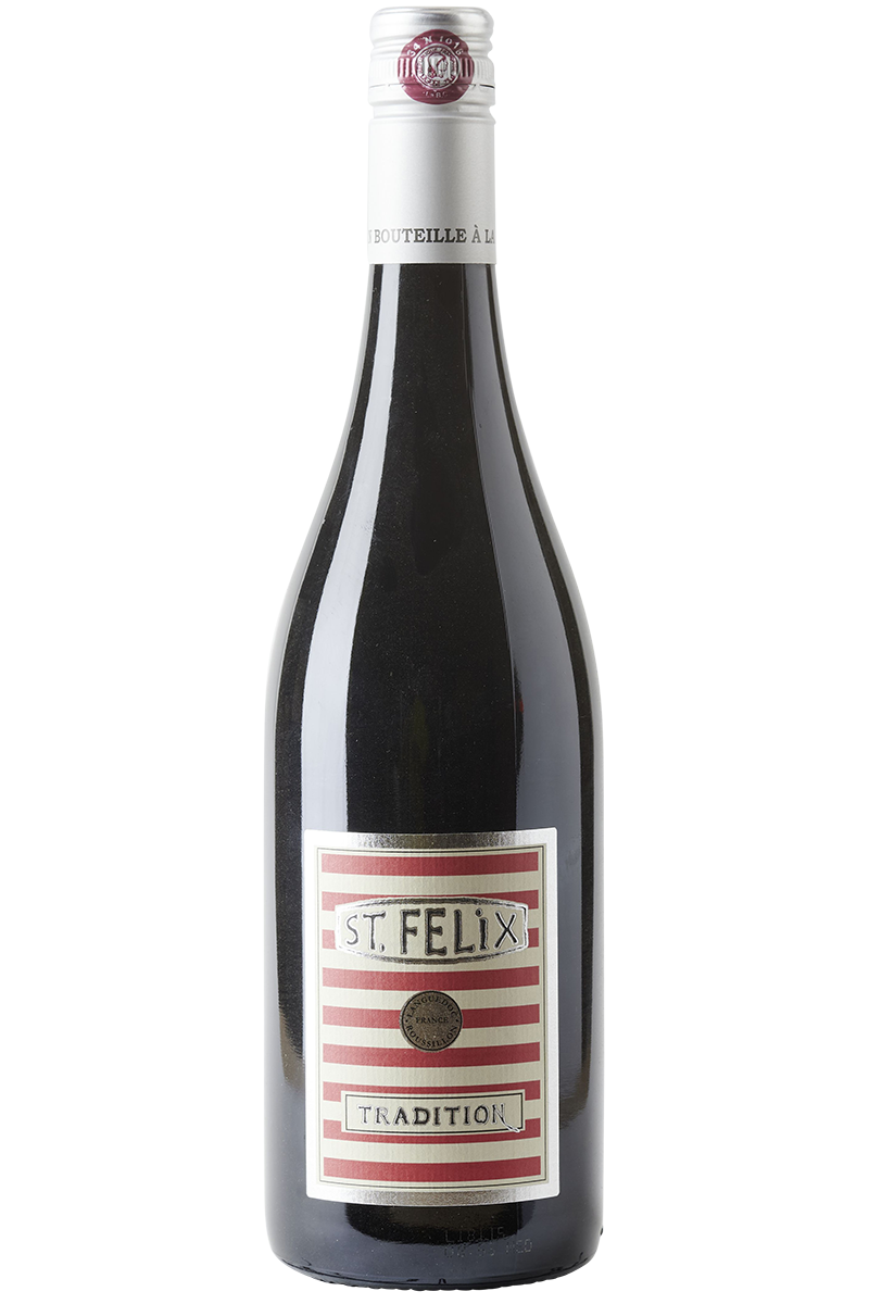 Eine Flasche französischer Rotwein in einer Burgunder Flasche mit silbernen Schraubverschluss.