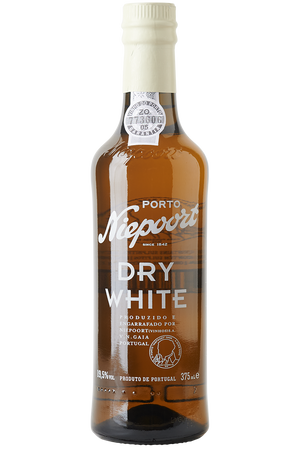 Eine Flasche weißer Portwein in einer Portwein Halbflasche mit einer weißen Kapsel.