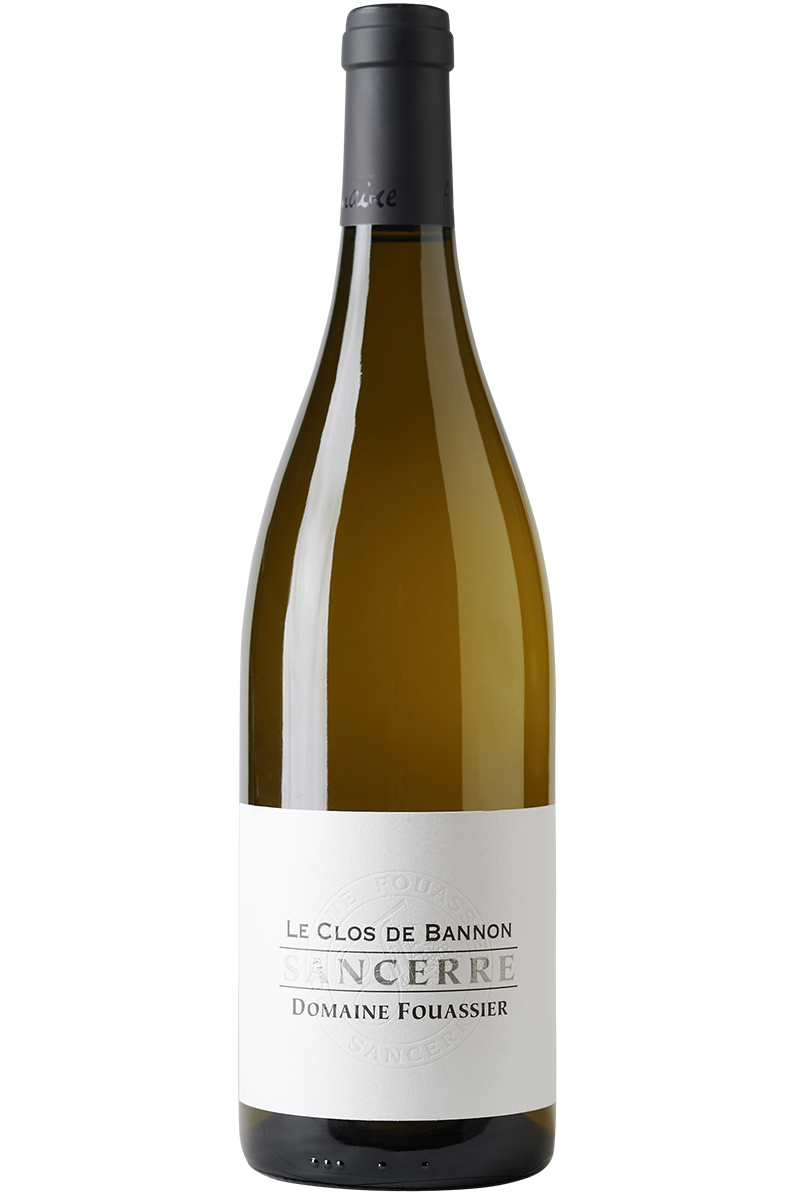 Eine Flasche französischer Bio Weißwein aus Sauvignon Trauben in einer Burgunderflasche mit einer schwarzen Kapsel.