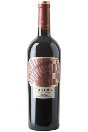 Eine Flasche spanischer Bio Rotwein in einer Bordeaux Flasche mit roter Kapsel.