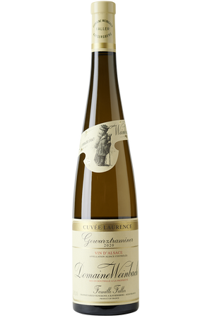 Eine Flasche elsässischer Bio Weißwein aus Gewurztraminer Trauben in einer Schlegelflasche mit einer beigen Kapsel.
