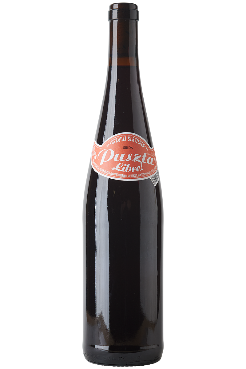 Eine Flasche österreicher (Bio-) Rotwein Cuvée in einer Schlegelflasche ohne Kapsel.