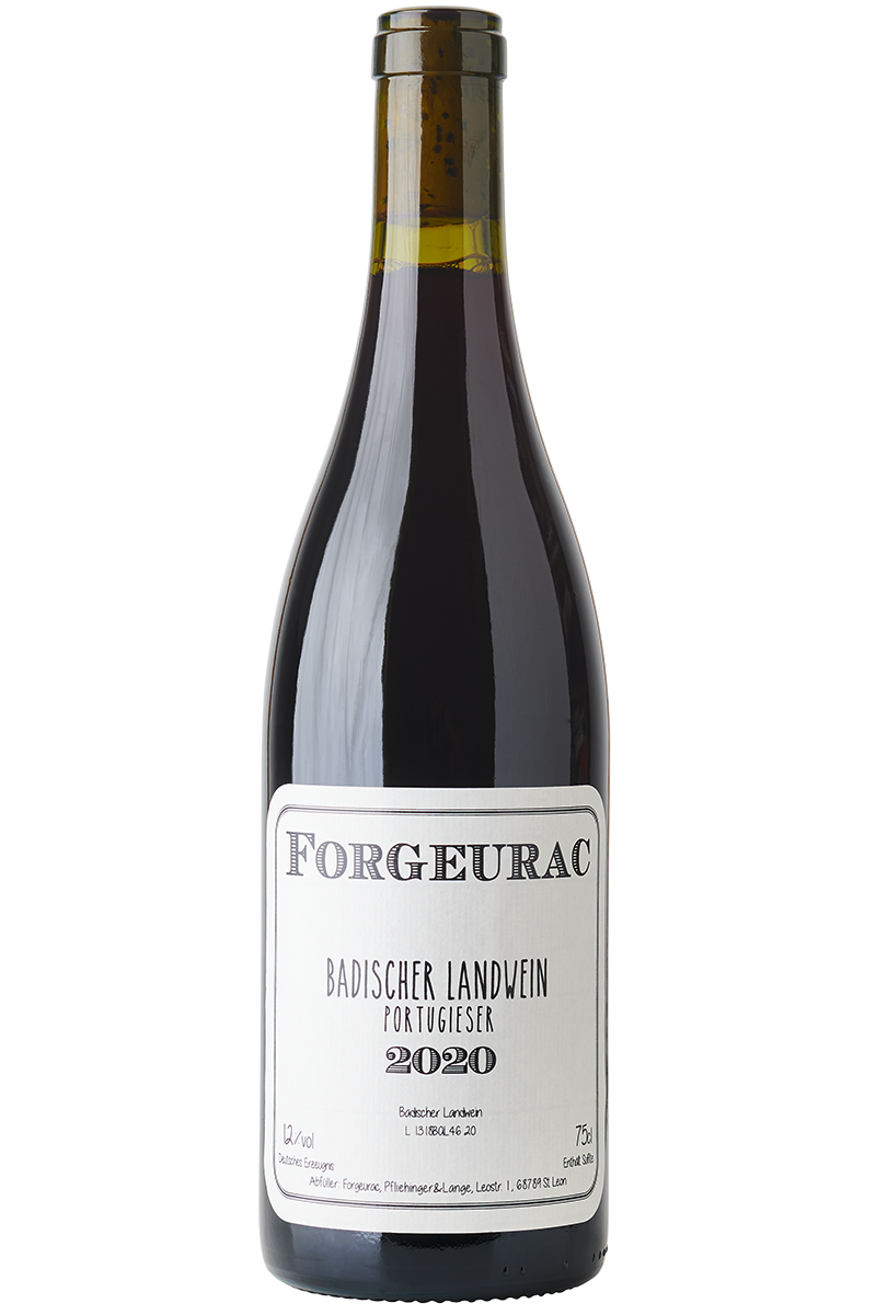 Eine Flasche deutscher Rotwein aus Portugieser in einer Burgunderflasche ohne Kapsel.