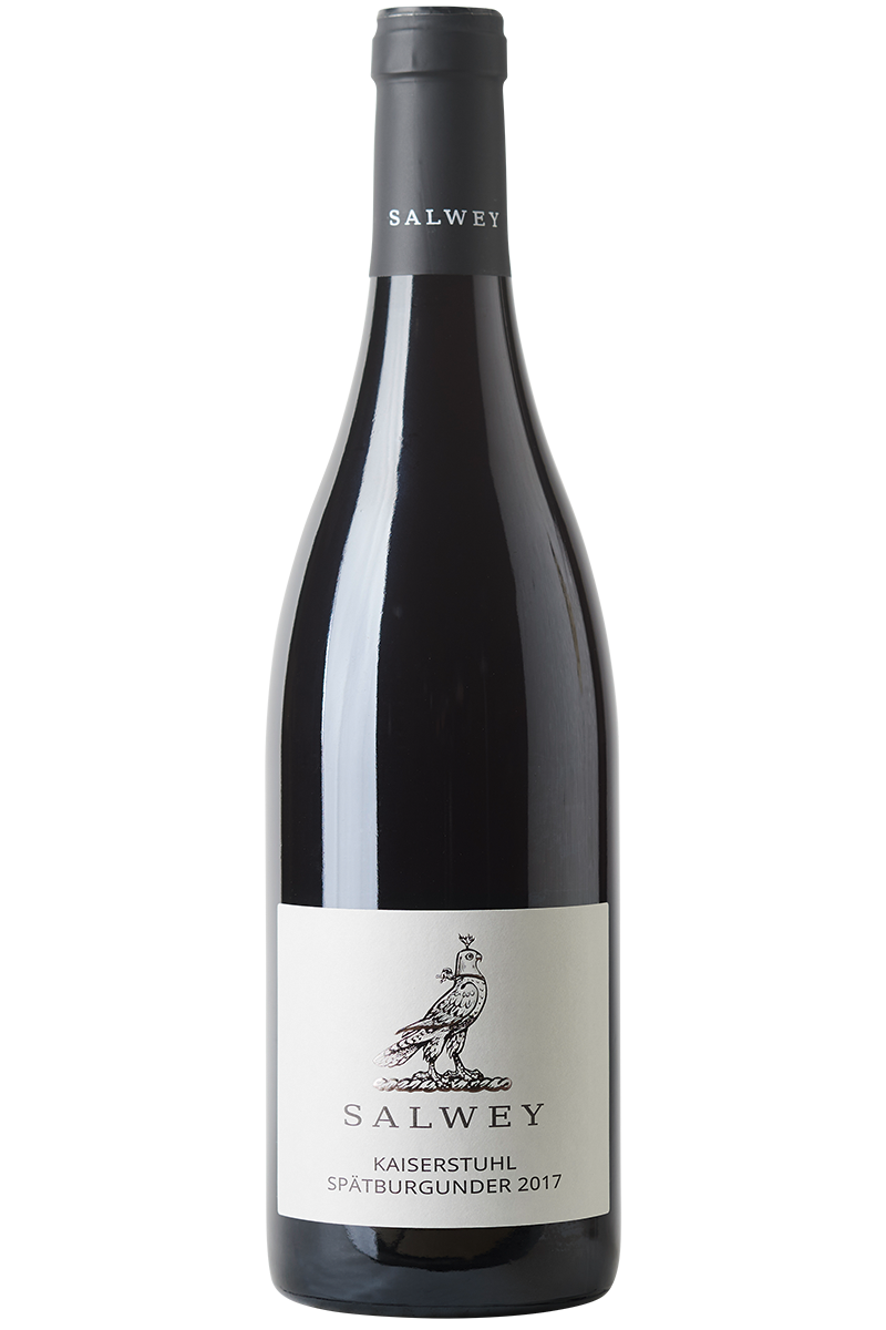 Eine Flasche deutscher Rotwein in einer Burgunder Flasche mit schwarzer Kapsel.