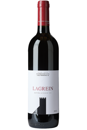 Eine Flasche italienischer Rotwein in einer Bordeaux Flasche mit einer roten Kapsel.