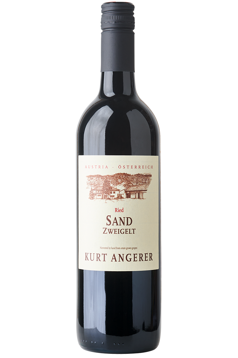 Eine Flasche österreichischer Rotwein in einer Bordeauxflasche mit schwarzem Schraubverschluss.