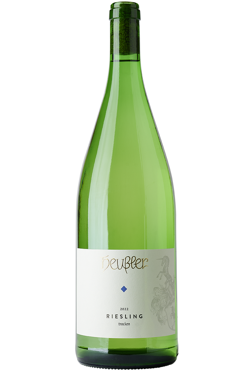 Eine Flasche deutscher Weisswein aus Riesling in einer Literflasche ohne Kapsel.