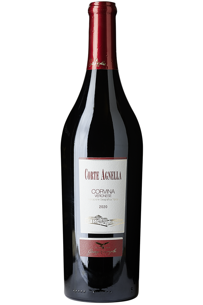 Eine Flasche italienischer Rotwein Cuveé in einer Burgunderflasche mit einer roten Kapsel.
