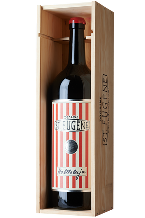 Eine Flasche französischer Rotwein Cuvée in einer 5 LIter Jeroboam Weinflasche ohne Kapsel.