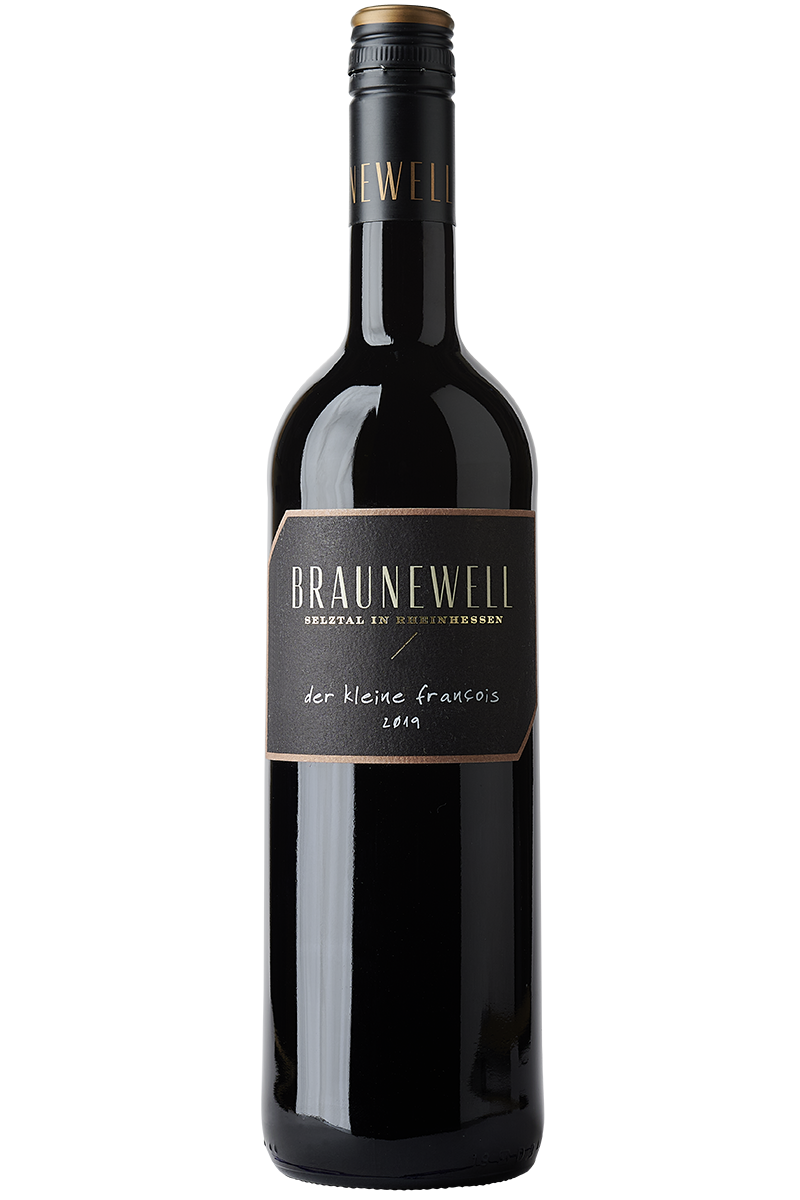 Eine Flasche deutscher Rotwein Cuveé in einer Bordeaux Flasche mit schwarzem Schraubverschluss.
