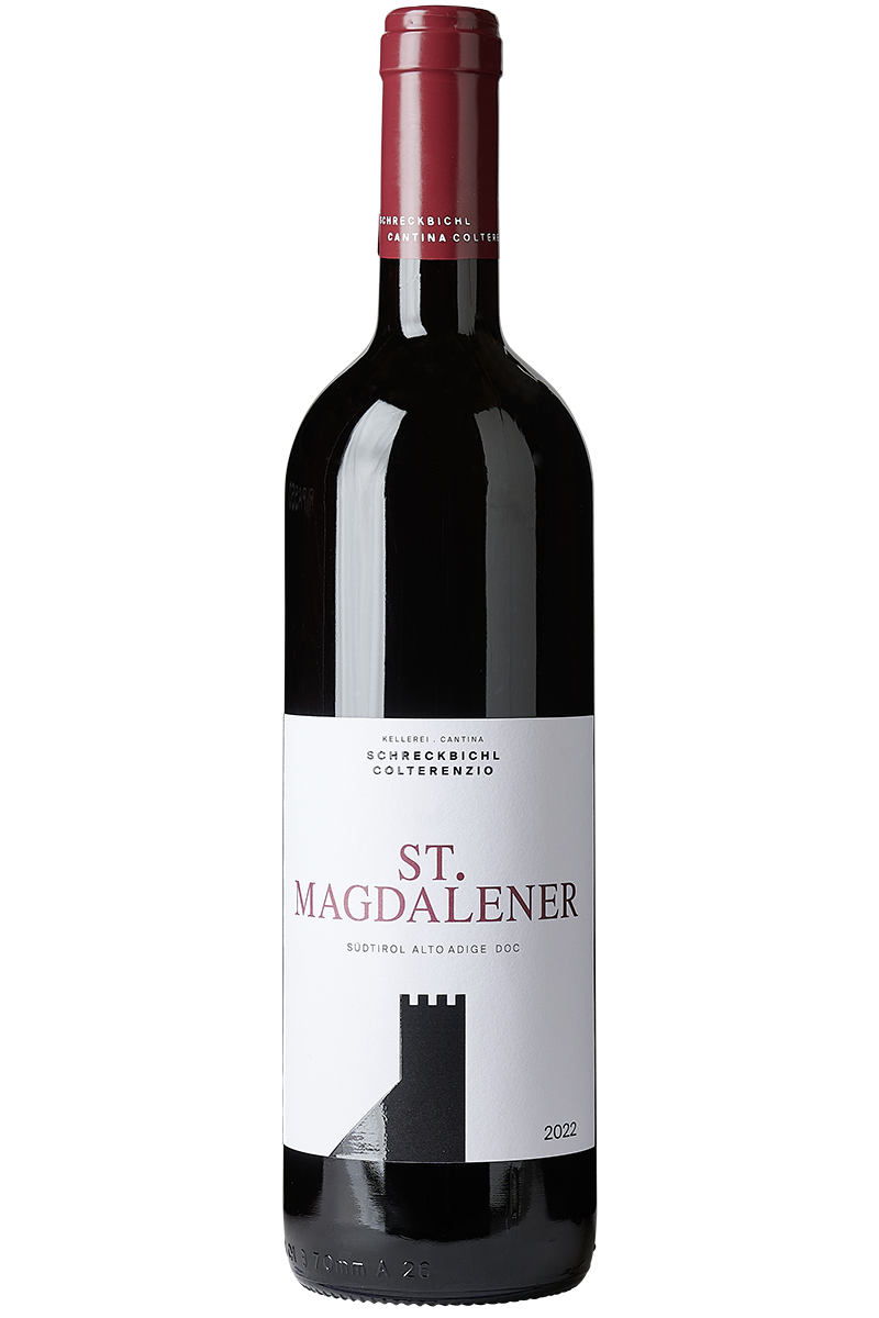 Eine Flasche italienischer Rotwein aus St.Magdalener in einer Bordeaux Flasche mit roter Kapsel.