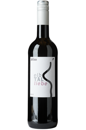 Eine Flasche deutscher Rotwein Cuveé in einer Bordeaux Flasche mit silbernem Schraubverschluss.