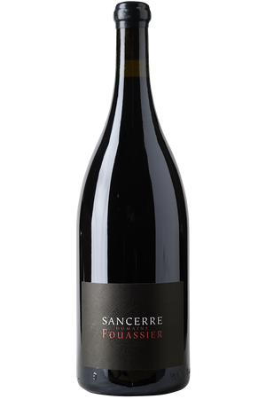 Eine Flasche französischer Bio Rotwein aus Pinot Noir Trauben in einer Magnum Flasche mit einer schwarzen Kapsel.