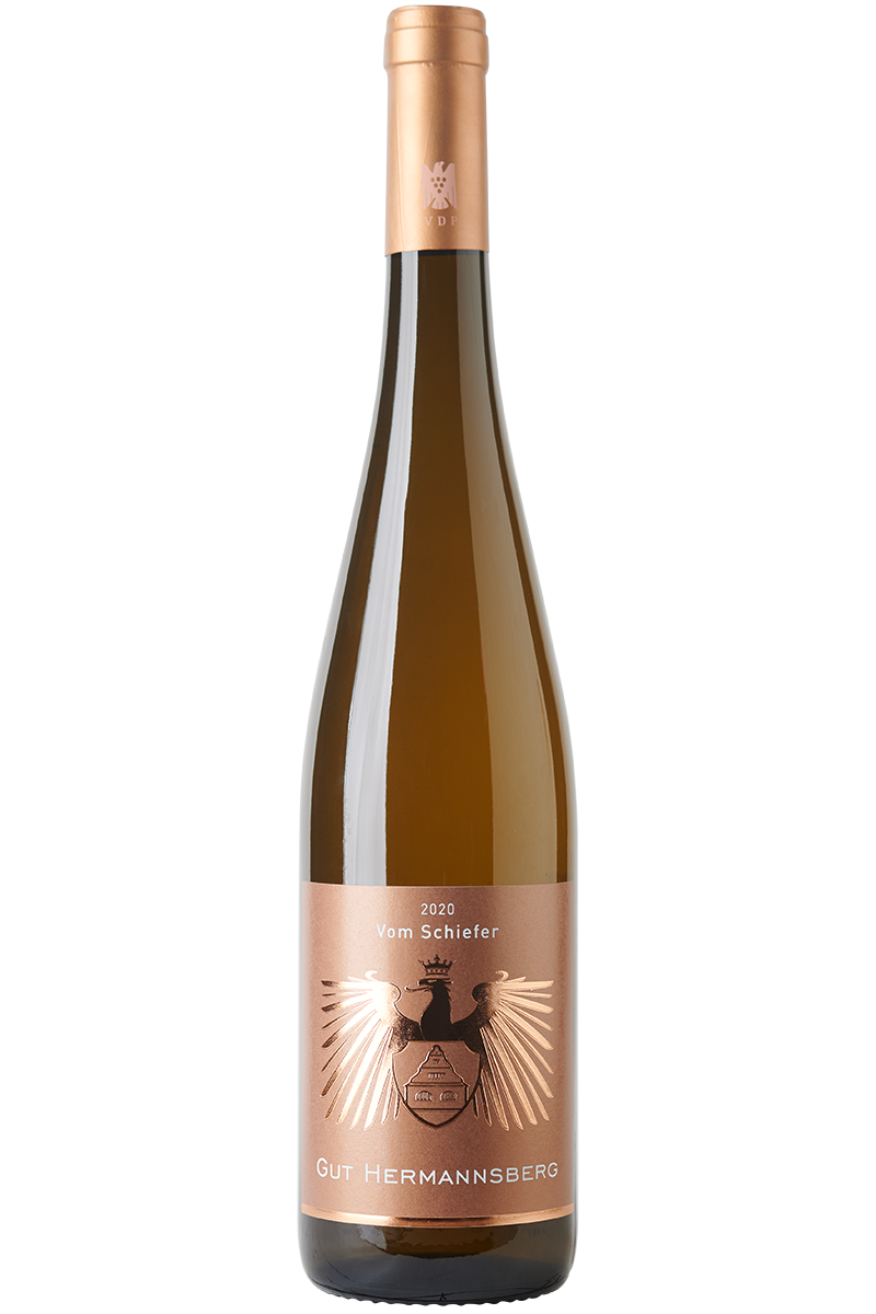 Eine Flasche Weißwein aus Riesling Reben in einer Schlegelflasche mit einer Kupfer farbenen Kapsel.