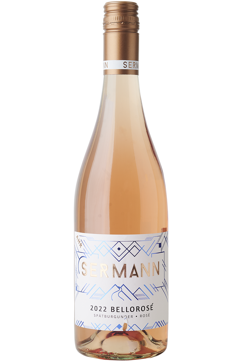 Eine Flasche deutscher Roséwein in einer Burgunder Flasche mit kupfer farbenen Schraubverschluss.