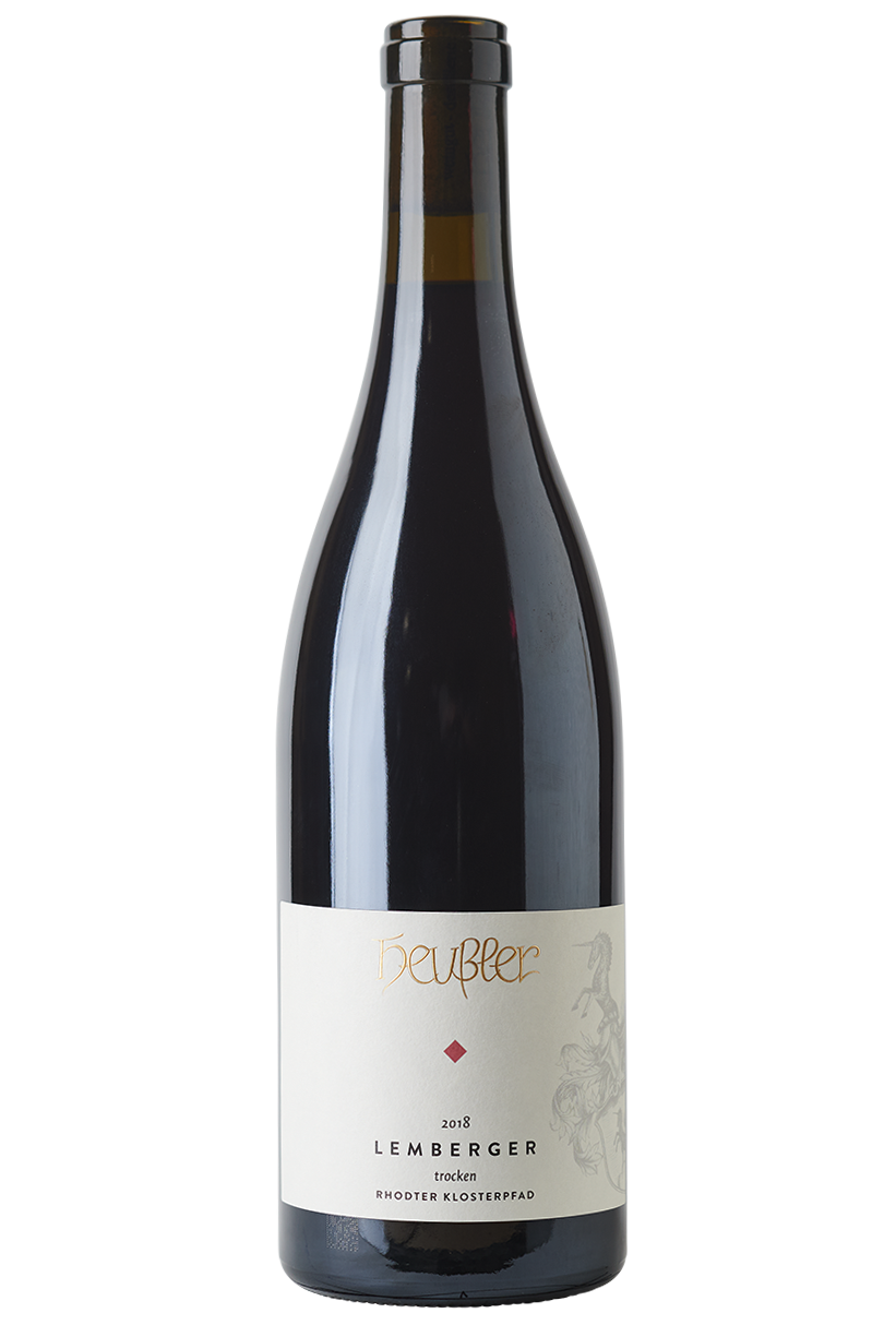 Eine Flasche deutscher Rotwein in einer Burgunderflasche mit Kork und ohne Kapsel.