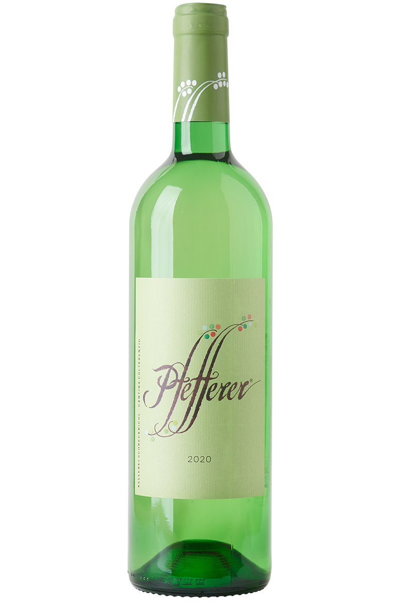 Eine Flasche italienischer Weisswein in einer Bordeaux Flasche mit grüner Kapsel.