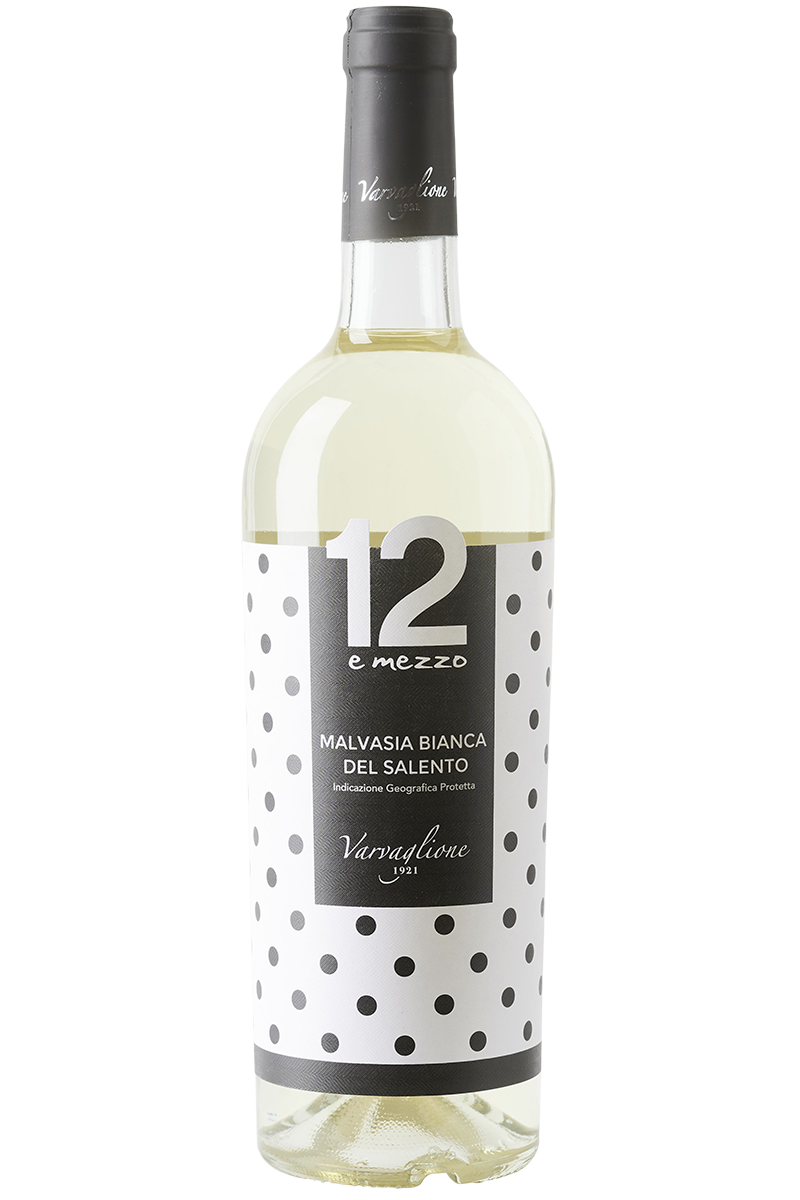 Eine Flasche italienischer Weisswein in  einer Bordeaux Flasche mit schwarzer Kapsel.