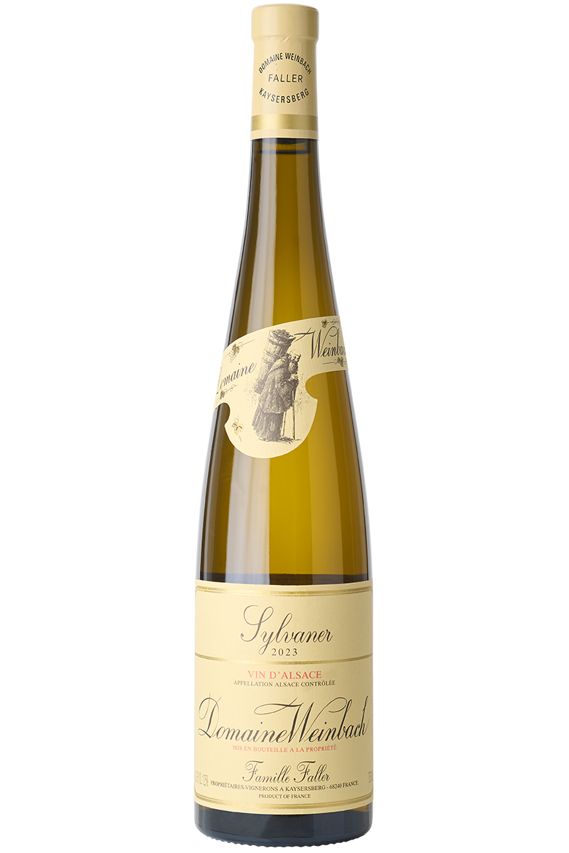 Eine Flasche elsässischer Bio Weißwein aus Sylvaner Trauben in einer Schlegelflasche mit einer beigen Kapsel.