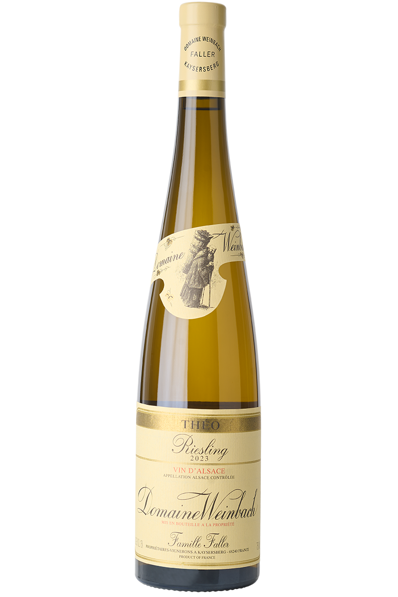 Eine Flasche elsässischer Bio Weißwein aus Riesling Trauben in einer Schlegelflasche mit einer beigen Kapsel.