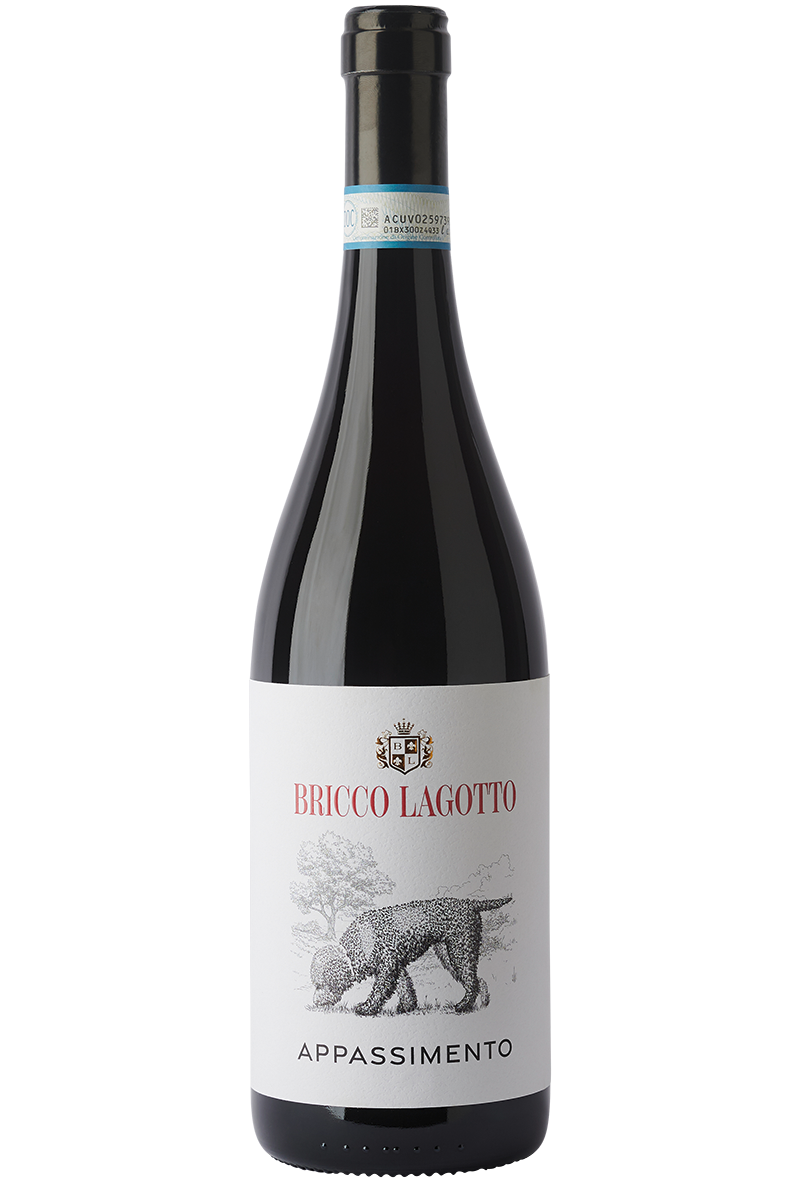 Eine Flasche italienischer Rotwein in einer Burgunder Flasche mit schwarzer Kapsel.