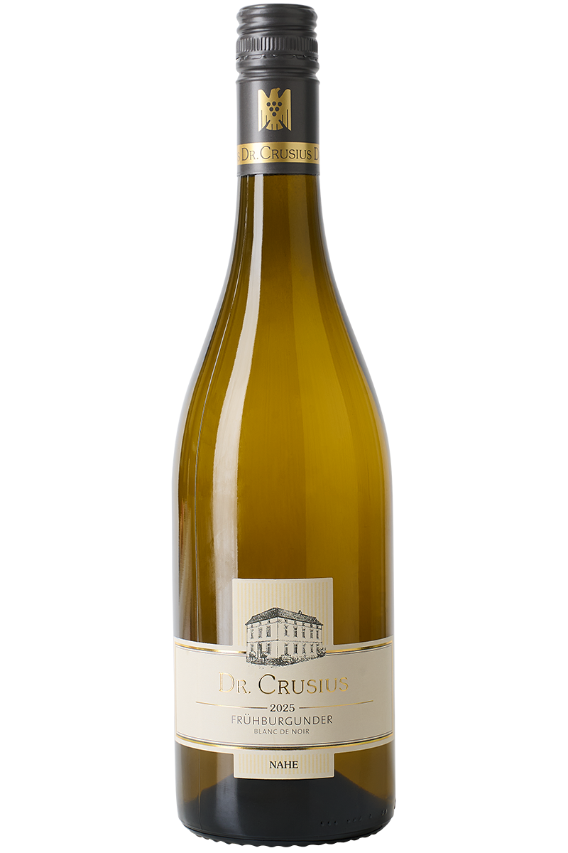 Eine Flasche deutscher Blanc de noir in einer Burgunder Flasche mit grauem Schraubverschluss.