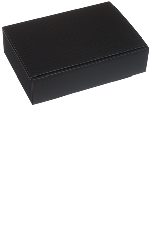 Eine versandfertige schwarze Präsentbox für drei Flaschen.