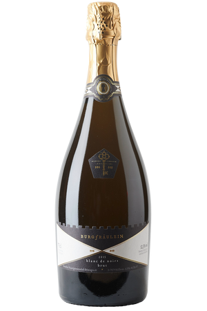 Eine Flasche deutscher Winzer Sekt Flaschengärung aus Spätburgunder in einer Sektflasche mit goldener Kapsel.