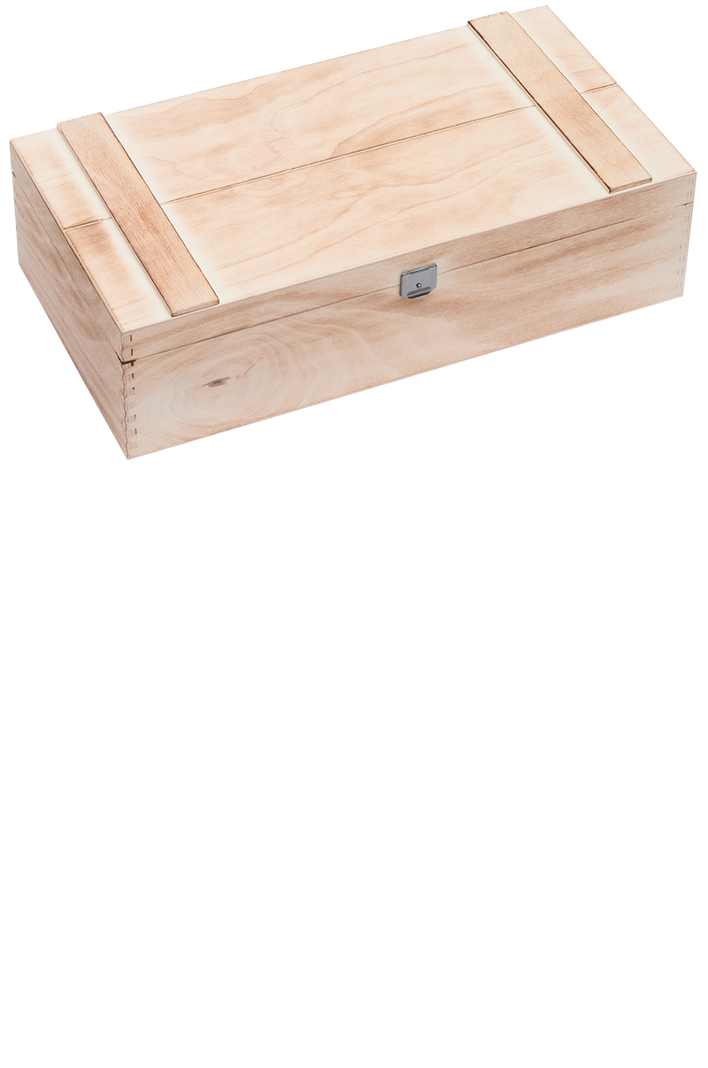 Eine versandfähige Holzkiste geflammt mit Holzwolle für zwei Flaschen.