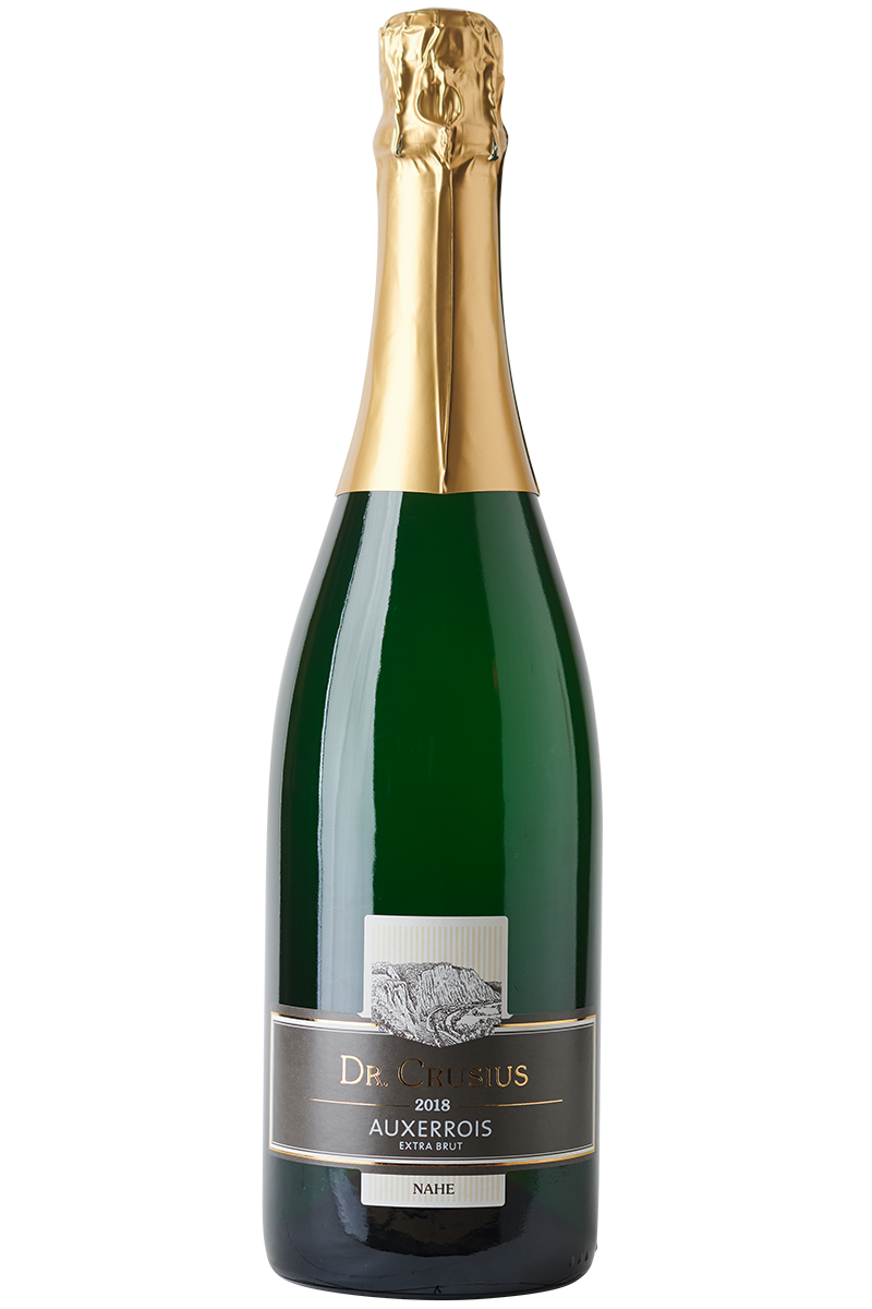 Eine Flasche deutscher Sekt in einer grünen Sektflasche mit einer goldenen Kapsel.