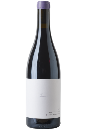 Eine Flasche Rotwein aus Blaufränkisch Reben in einer Burgunderflasche mit einer lila Kapsel.