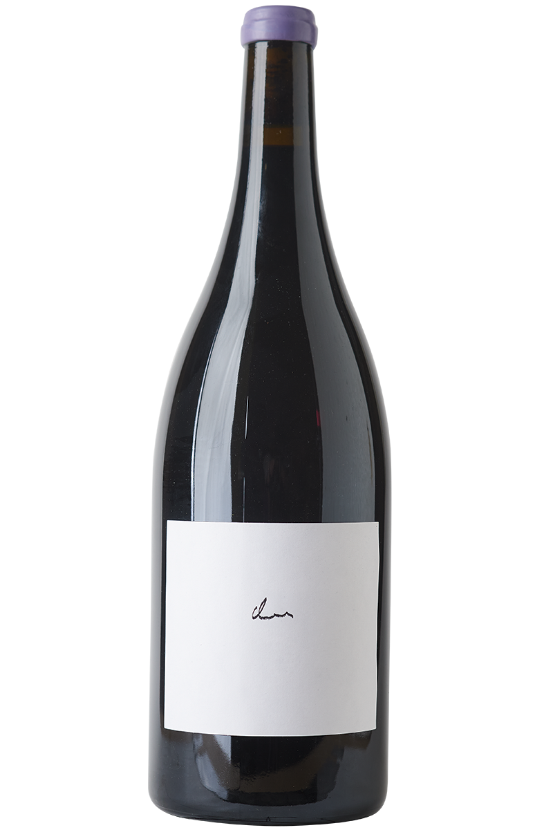 Eine Magnum Burgunderflasche, die Rotwein enthält, mit einem grauen Wachskapsel