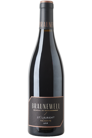 Eine Flasche deutscher Rotwein in einer Burgunderflasche mit einer schwarzen Kapsel.