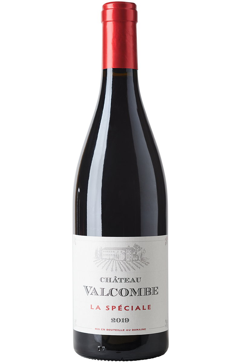 Eine Flasche französischer Bio Rotwein aus Carignan und Grenache Reben in einer Burgunderflasche mit einer roten Kapsel.