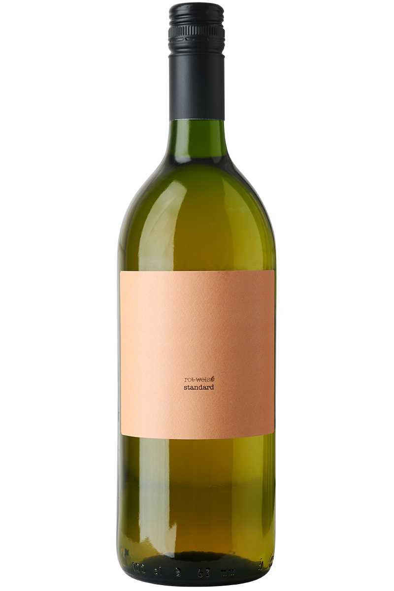 Eine Liter Flasche spanischer Bio Roséwein aus der Bobal Traube mit schwarzem Schraubverschluss.