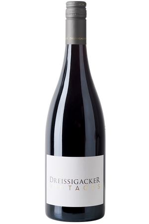 Eine Flasche deutscher Bio Rotwein in einer Burgunder Flasche mit einer grauen Kapsel.