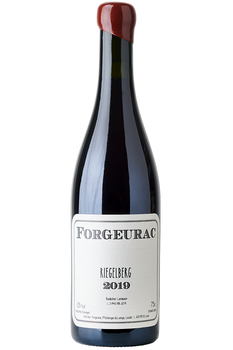 Eine Flasche deutscher Rotwein aus Spätburgunder in einer Burgunderflasche mit roter Kapsel.